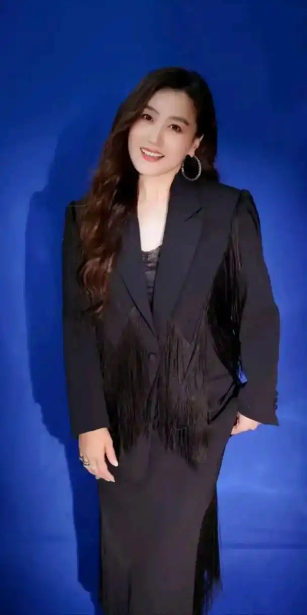 著名歌唱家谭晶