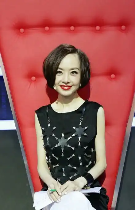 鲁豫称她是当年的自己,如今刚成名就怼人不倦,收收自己的个性吧