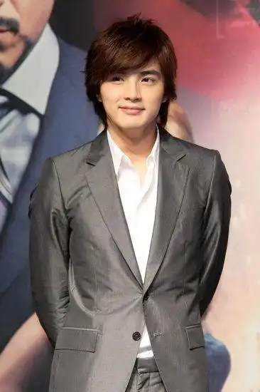 而在娱乐圈当中有一位明星不仅有天赋还非常的有名气他就是贺军翔