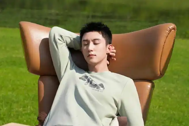 黄景瑜美拉德穿搭