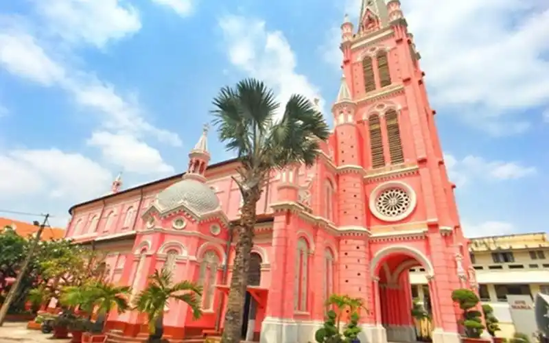 世界上最浪漫的粉红教堂,最适合情侣去的圣地,看完少女心爆棚_哔哩