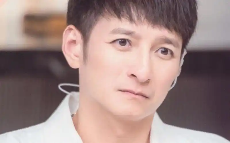 李维嘉被骂失德艺人,代言快乐方程式奶茶跑路,本人发长文道歉.