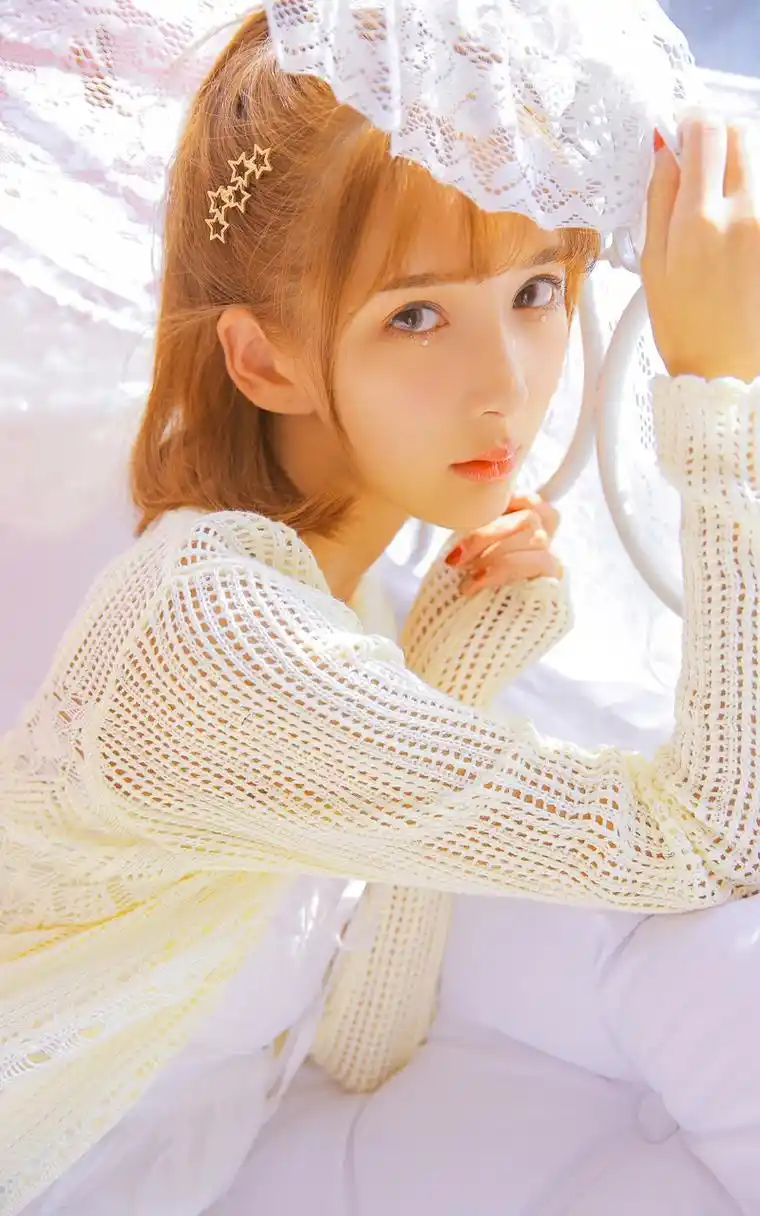 瓜子脸美女 唯美迷人艺术感写真