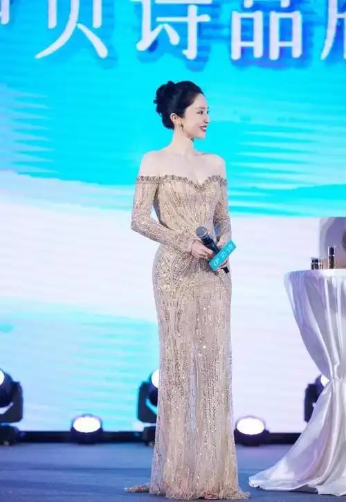 董璇,金色深v礼服,太美了 676767|深v_网易订阅