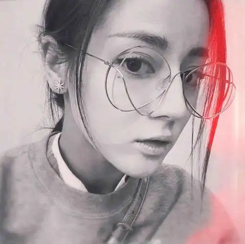 [迪丽热巴][分享]170706 爱丽丝为热巴操碎心 自拍照修图调色哪家强?