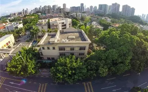 图:7月19日,记者用航拍器探访了"大师"王林豪宅别墅.