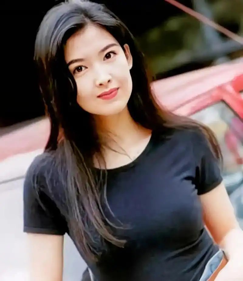 神仙颜值#港星女神#盛世美颜#周慧敏·1年前