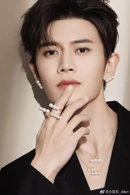 任嘉伦超话喜欢你充满治愈的笑容喜欢你少说多做的个性喜欢你内敛稳重