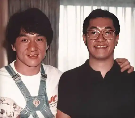 原创成龙晒合影纪念鸟山明