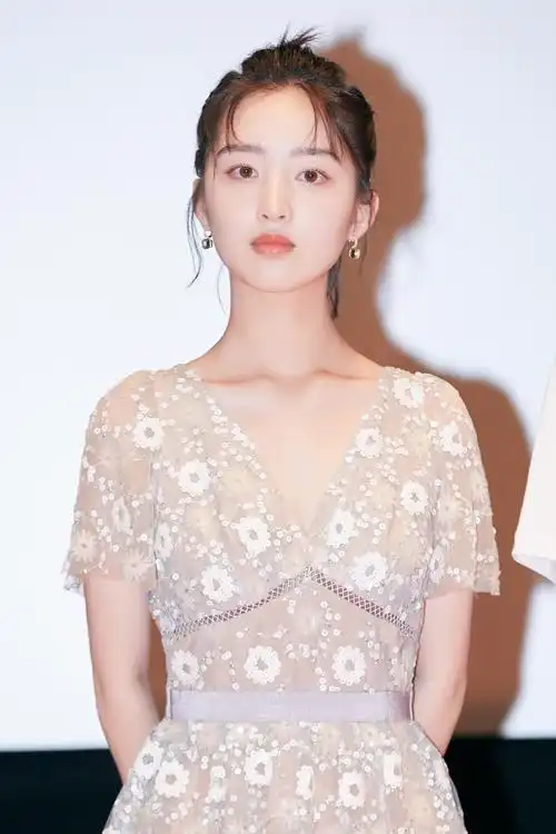 风平浪静展映热度口碑双高邓恩熙突破表演获好评