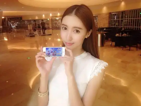 中国好舞蹈北舞校花张洪艺 为《足球大逆袭》上演一字马