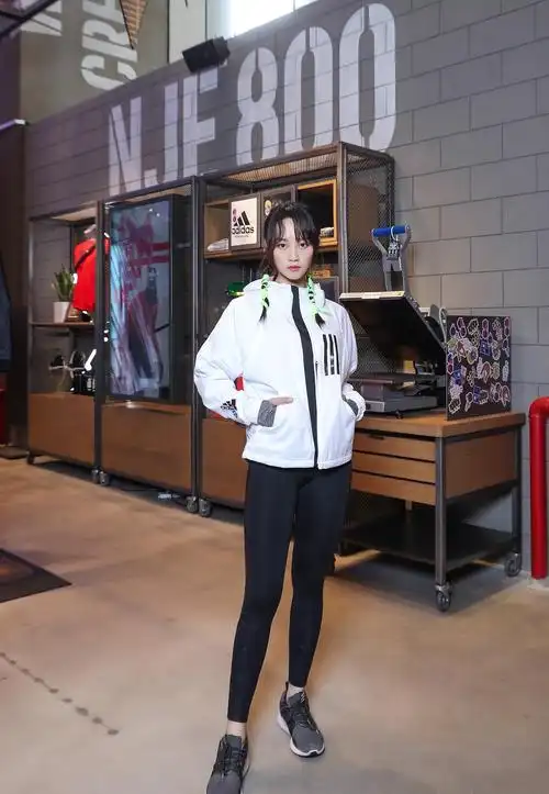 蓝盈莹运动风很好看,你准备好一起健身了吗?