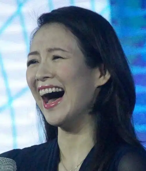 章子怡开怀大笑让人忍不住也笑了