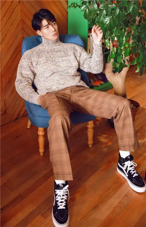 专访章涛 | 硬朗外表,解锁《生逢》新人物,5年话剧舞台表演熔炼扎实