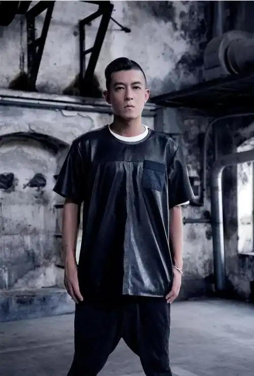 三位艳照门主角的十年他们仍没有走出那道门