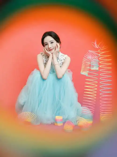 愿你拥有一个充满活力的美妙一天噢～    早安,@杨幂  早安,蜜蜂宝宝