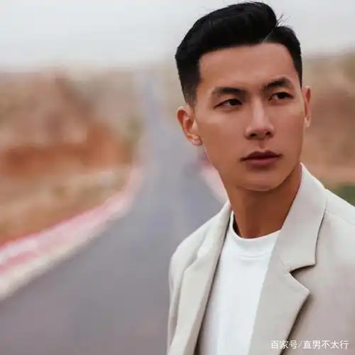 长相硬朗的肌肉帅哥,复古油头干练有型,符合你对男友的幻想吗?