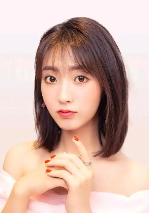 长相不算十分漂亮但却是十分讨喜的女星演起青春偶像剧却也是没半点