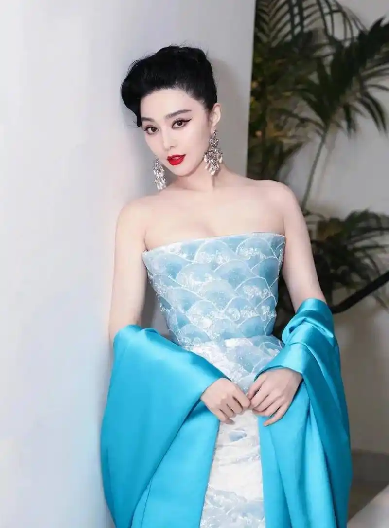 戛纳红毯:范冰冰最新造型就像仙女下凡,把美提升到新高度!