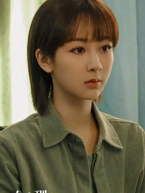 2021-12-08 杨紫工作室微博更新叮,请查收一组剧照预告~凝神侧耳听