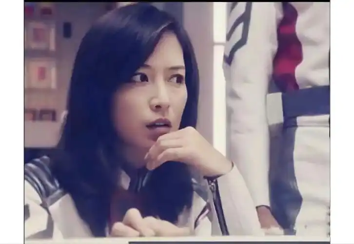 关于我2023年第一天半夜重温迪迦被居间惠队长的颜戳中,结果发现队长