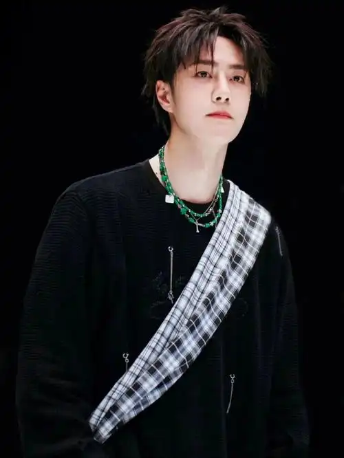 王一博氛围感壁纸神图分享00我先囤了