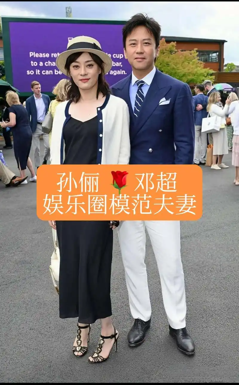 孙俪和邓超的婚姻故事充满了甜蜜和温馨.他们在2005年因拍摄电视剧