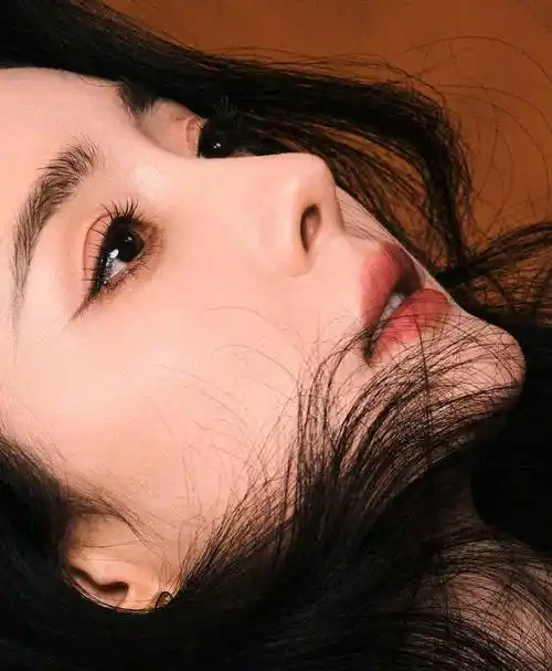 女明星杨幂写真集:优雅时尚,艳丽动人