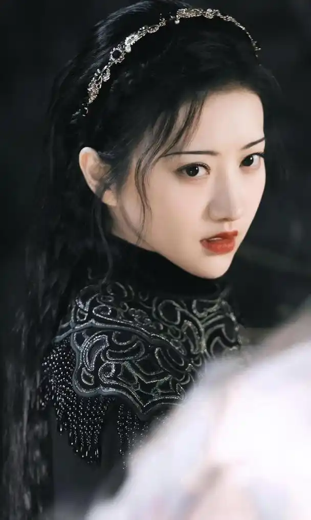 景甜《司藤》造型上热搜,引发网友模仿妆容,复古风美到极致