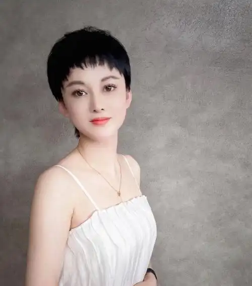 女士短发就剪这4种,想不美都难,喜欢别忘了收藏