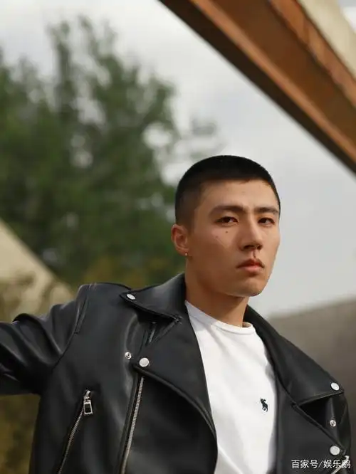 新晋硬汉小生吴博威参演《浴火》