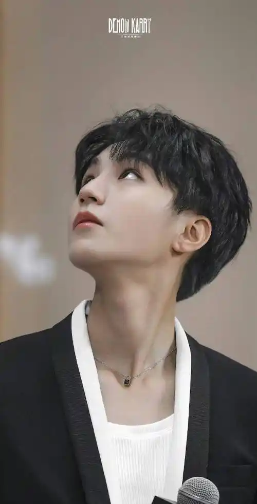 迪奥品牌大使王俊凯##王俊凯耳钉