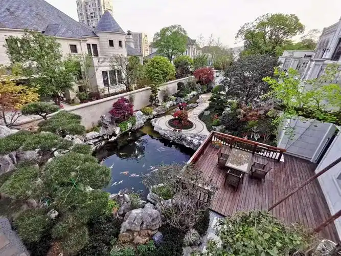 中式庭院太湖石独石造景