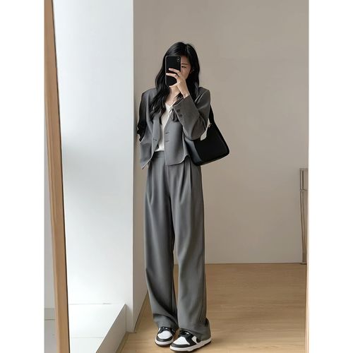 灰色小众设计西装套装两件套女高级感休闲短款西服外套高腰阔腿裤