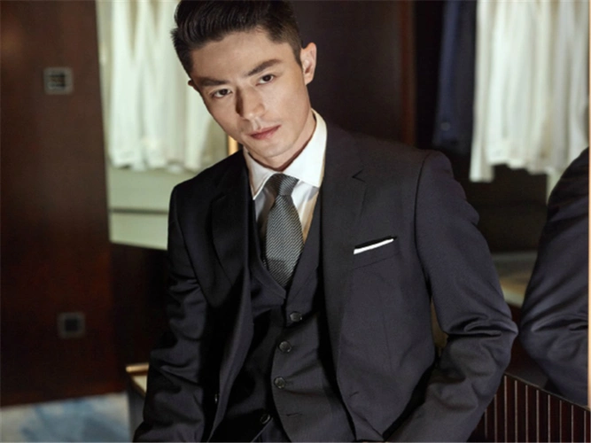 身为老干部的霍建华其实有着丰富的感情经历