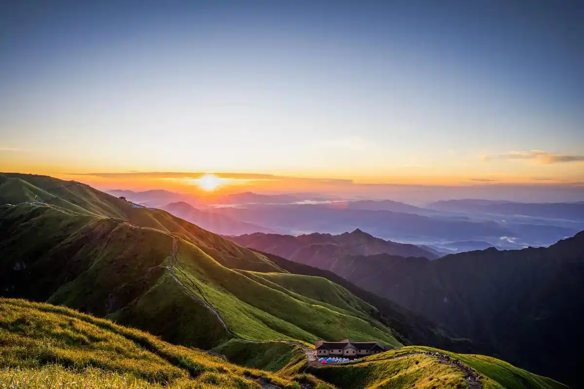 武功山极致风光(日出,日落,云海,银河)第三次重装徒步穿越武 - 抖音
