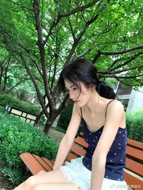 鞠婧祎腿长到屏幕装不下##鞠婧祎长筒袜配凉鞋