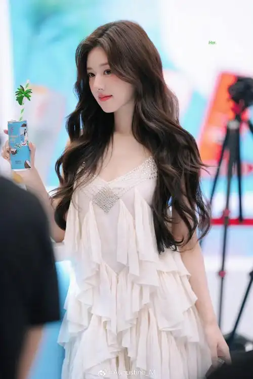 赵露思白裙好仙