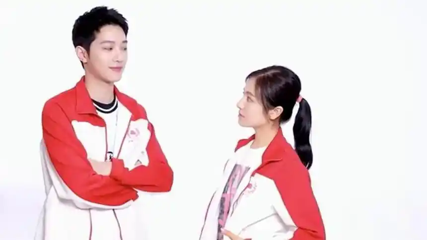 赖冠霖和李兰迪对视憋笑挑战瞬间破功笑起来好阳光是心动的感觉了