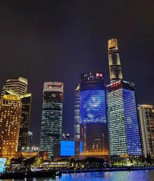 上海黄浦江夜景令人陶醉