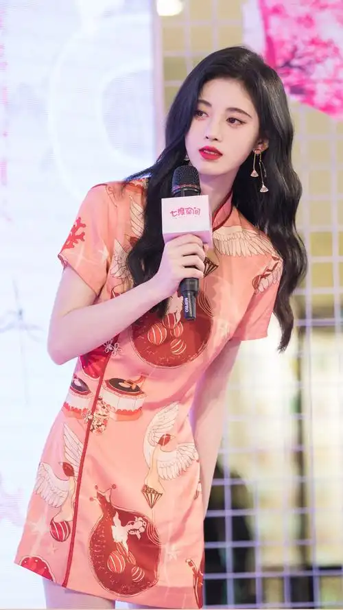 鞠婧祎旗袍美腿甜美高清手机壁纸