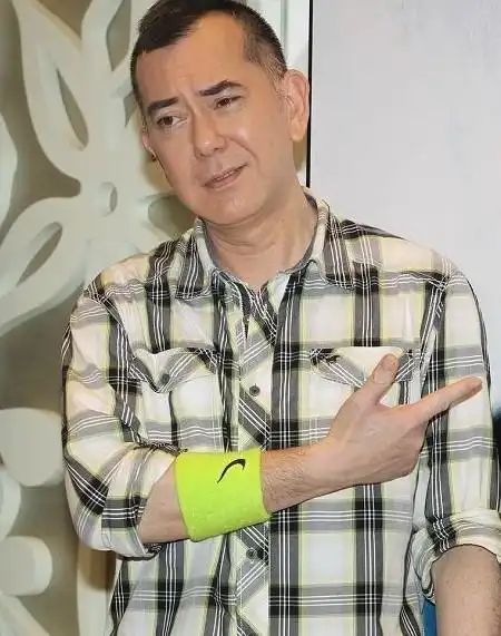 黄秋生大器晚成,28岁时才在香港演艺圈正式出道.