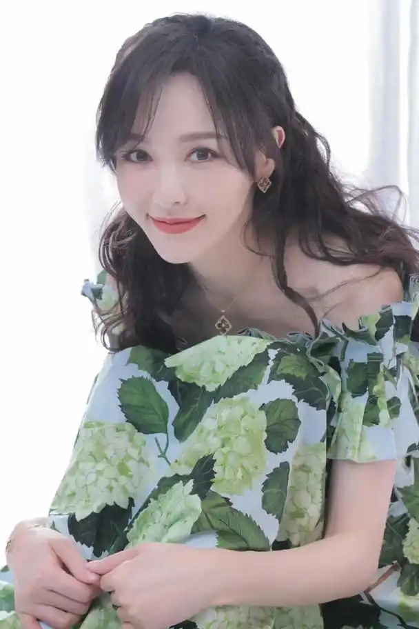 女星唐嫣写真集甜美可爱温婉大方