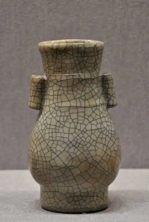 故宫陶瓷馆宋代陶瓷(三)哥窑瓷_釉面_龙泉_元代