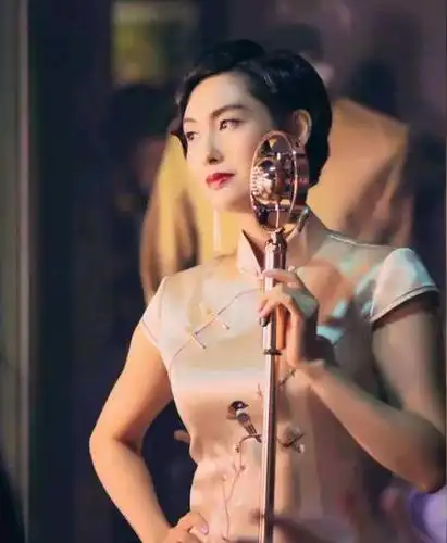 曾经的"紫霞仙子",如今的旗袍佳人,朱茵还真是明艳动人啊!