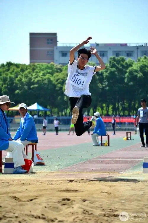 [南阳] 金韵部:师院运动会田赛男子跳远 2
