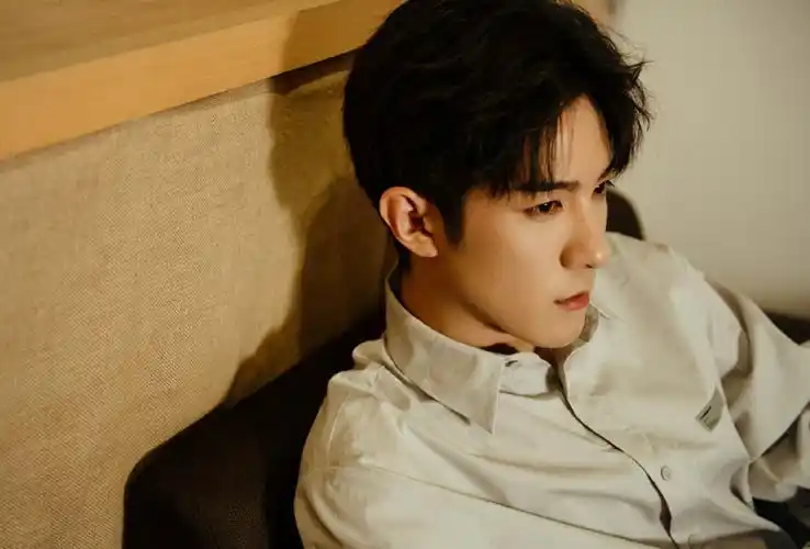 季肖冰慵懒帅气写真图片44