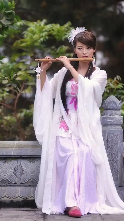 iphone 壁纸 吹笛子的白衣女孩
