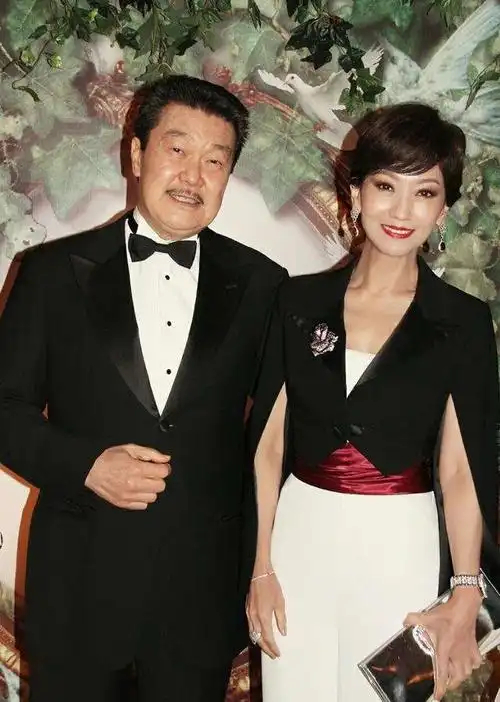 白娘子赵雅芝和老公黄锦燊的美照大放送!就问你们羡不羡慕?