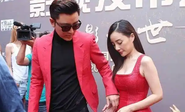 比心,热舞,李小璐pgone视频曝光,网友表示心疼亮哥_动作_举止_镜头